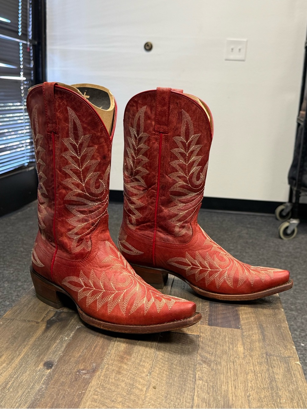 ARIAT WOMEN'S BROOKLYN COWGIRL WESTERN BOOTS - SNIP TOE RED SIZE 9 - Picture 5 of 6
